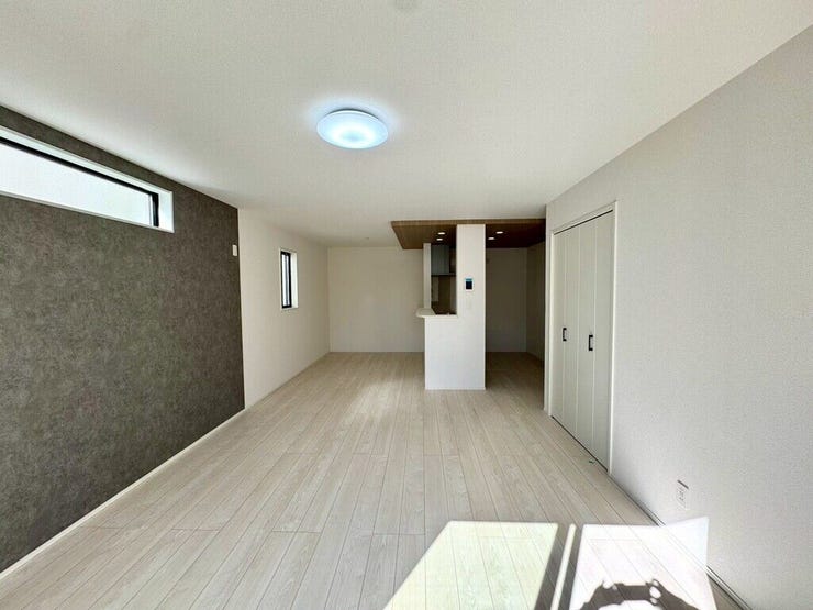 【Living】家族が集まりやすい場所で、くつろぎと会話が自然に生まれます。