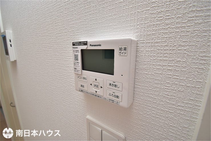 【給湯モニター】オートバス、追い焚き、通話機能付きです!キッチン周辺にあり使用しやすいです♪