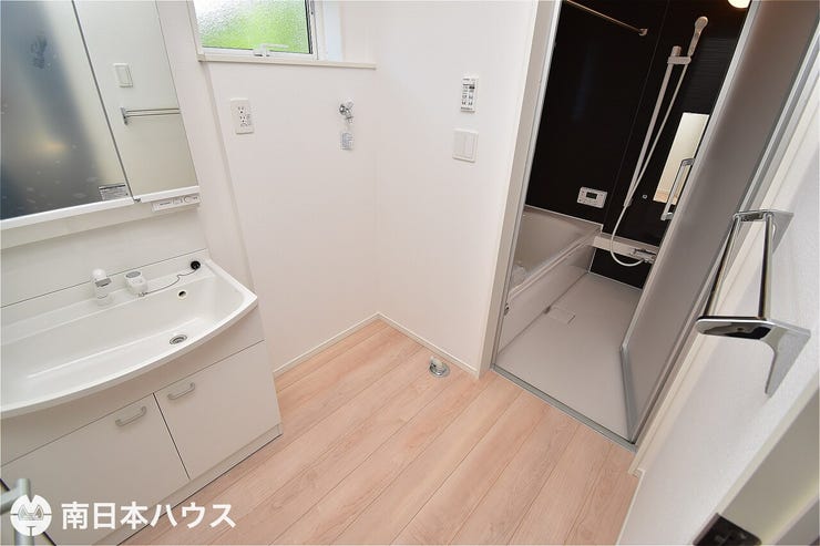 【洗面所】キッチンの背面にある洗面所です!水回りが近く家事短な間取りです♪