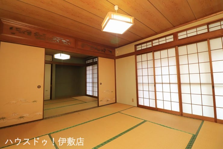 【1F和室8帖×和室6帖】
窓が多いので明るい和室です