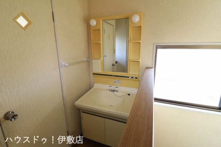 【2F洗面台】
2階から階段を降りなくてもいいので、お部屋からの移動が短縮できます。