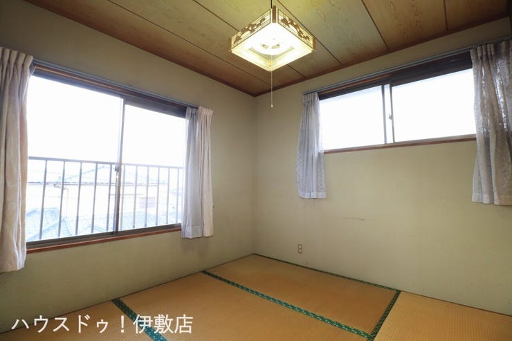 【2F和室】
「他社で住宅ローンに落ちてしまった」「車のローンが残っている」など、住宅ローンでお困りの方はぜひ一度弊社までご相談ください。