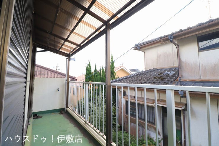 【バルコニー】
屋根付きで急な雨にも安心です