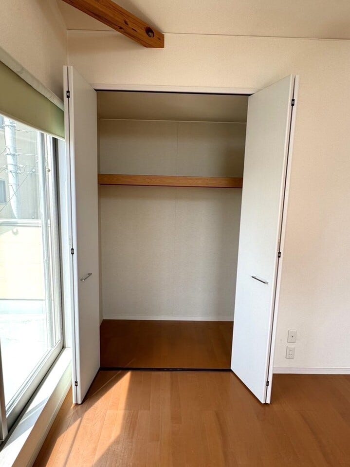 ◇洋室(約8.125帖)の収納