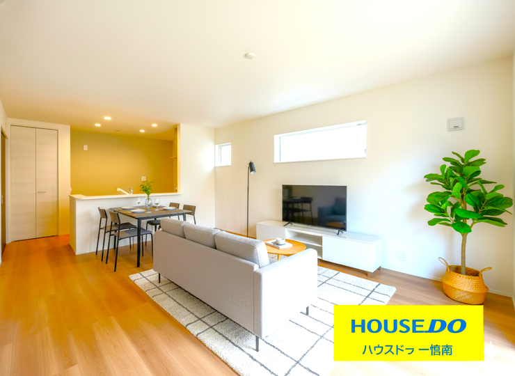 【リビング】
縦長のLDKはどこにいてもLDK全体が見渡しやすく、ぱっと見て室内の様子が把握できます。
本画像はAIによるCGで作成されており、家具や家電はイメージです。