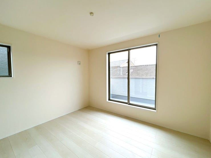 4.8帖の洋室はコンパクトなデスクとチェアを置いて、自宅での作業や勉強のための集中スペースにもなります。