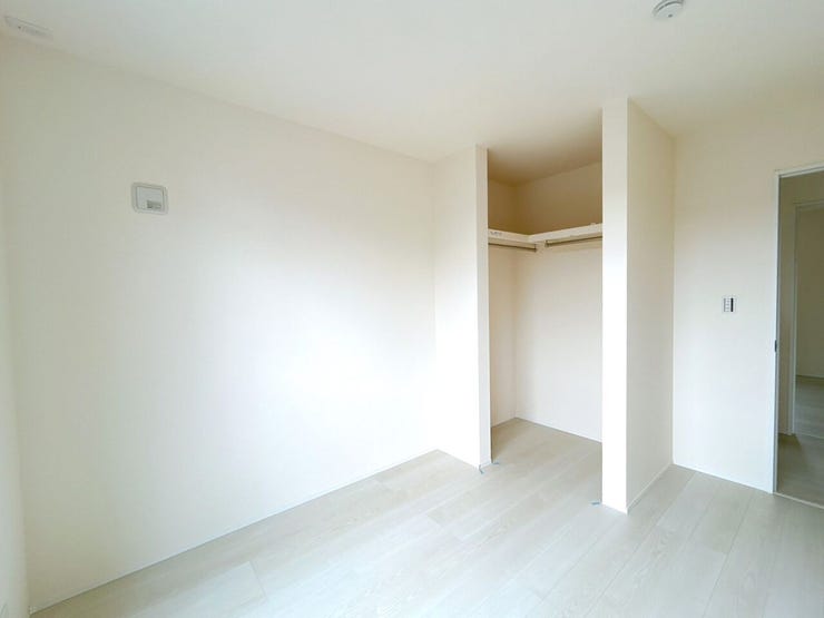 約6帖の洋室は家族構成やライフスタイルに合わせて使い方を簡単に変えることができます。