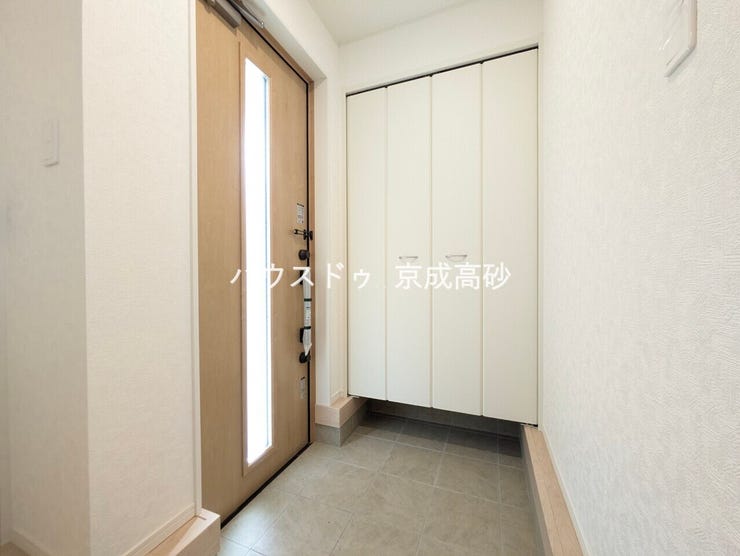 お家に出会う人々を出迎える玄関だからこそ、広々清潔感あふれる空間にしたいですね!