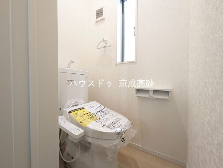 トイレは2か所ございますので、朝の込み合う時間帯も安心です!
来客時にも気兼ねなくご使用いただけます。