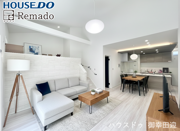 【リビング】
■□■家族の笑顔が集う中心地■□■お気に入りの家具を迎え、窓からは心地の良い光が差し込みます。※CGで家具を配置しています。