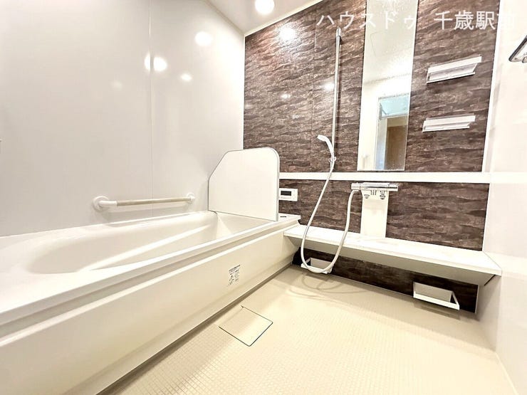 ☆1坪タイプの浴室には追い焚き機能を完備!毎日のお風呂がより快適に♪