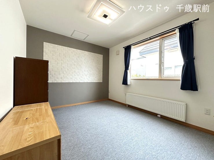 ☆2階6.35帖の洋室!
☆衣類や季節物をスッキリ収納できるウォークインクローゼット付き♪