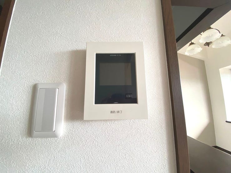 来訪者の顔が確認できるので防犯面も安心です。