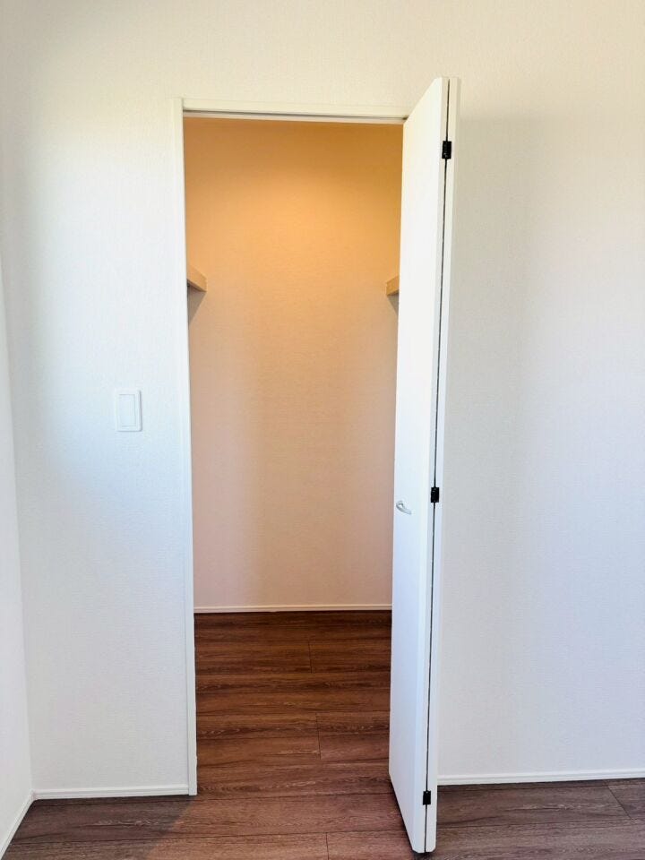 WICは広々とした収納エリアにより、衣類だけでなく、バッグ、靴、アクセサリーなどを一箇所にまとめて収納できます!