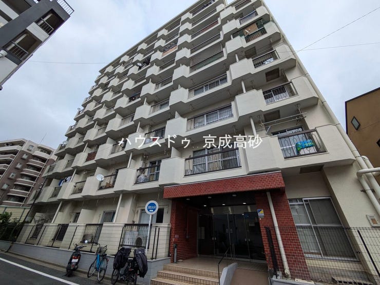 物件の陽当りや通風・仕様設備やお部屋の大きさの比較、近隣・周辺環境や街並みなど、資料には掲載していない情報が現地にはたくさんあります。 是非一度、ご内見ください。