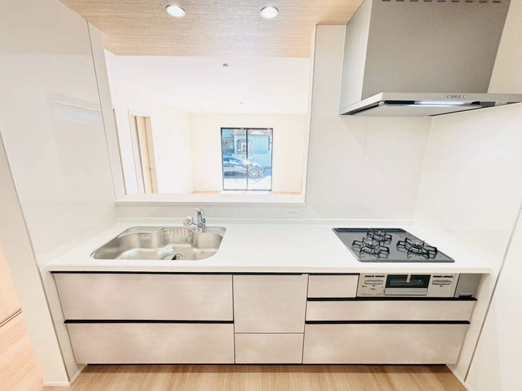 カウンターキッチンはリビングにいる家族の様子を見ながら調理できるので、小さなお子様がいるご家庭にもおすすめです♪