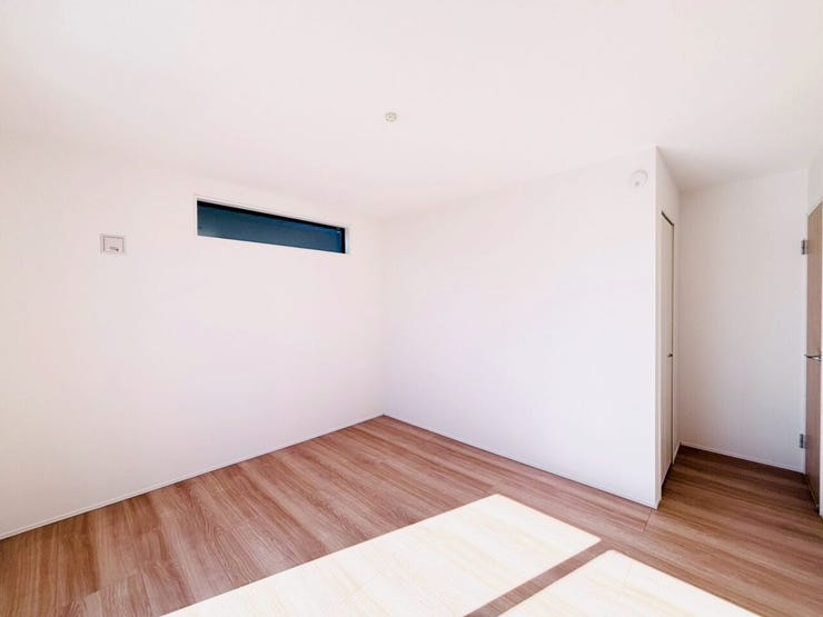 広々としたお部屋は家具の配置やインテリアデザインがしやすく、自分好みの居心地の良い空間を作れます♪