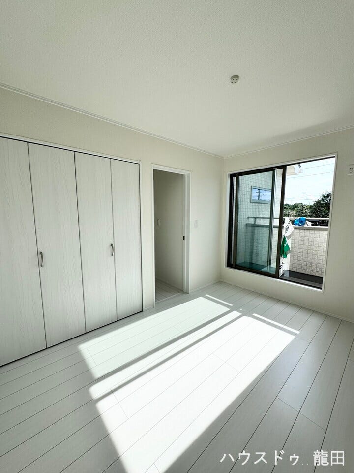 【洋室】
■□■洋室■□■
2F
広いクローゼットで、沢山お荷物が入りますね!