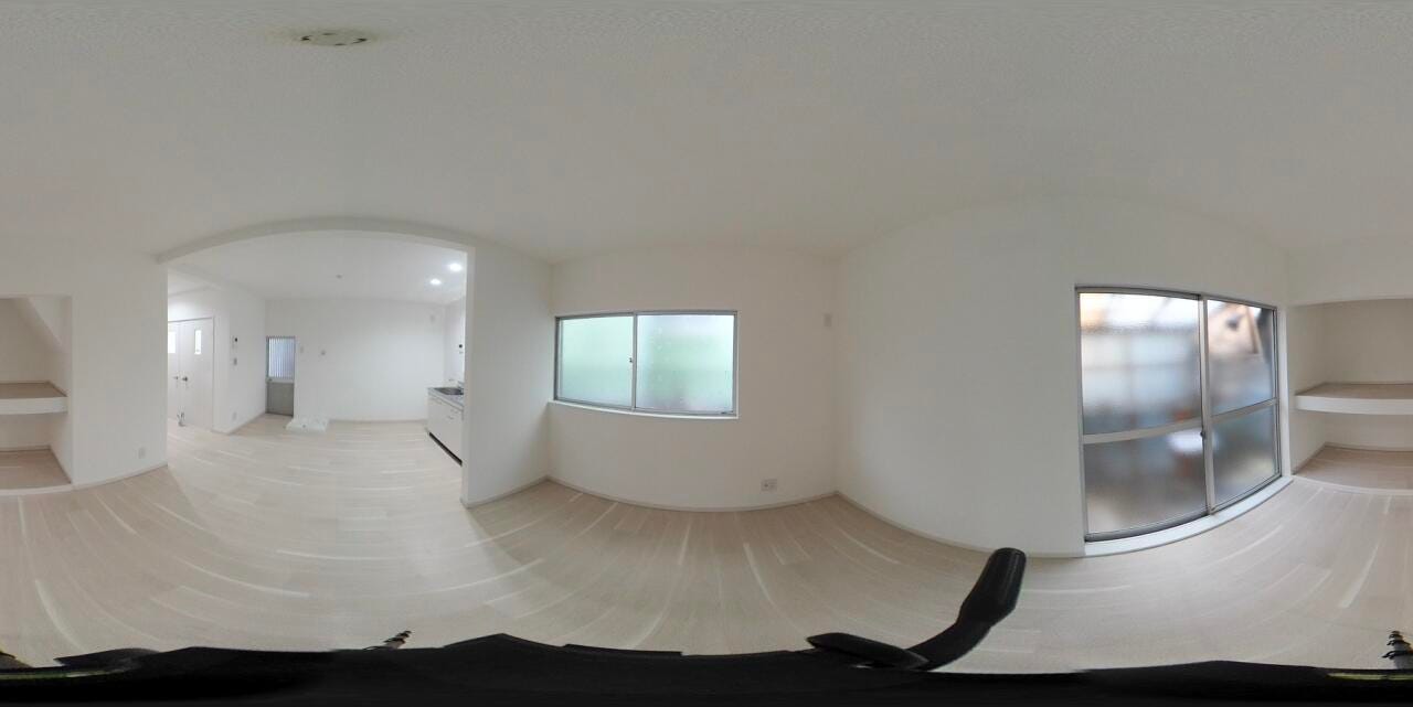 白を基調としたお部屋で、明るい雰囲気になっております！