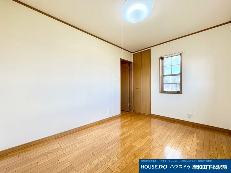 大きなソファを置いても余裕の空間!大画面テレビを置いてもソファとの距離を十分に確保でき体感型ゲームやスポーツ観戦など楽しめます♪