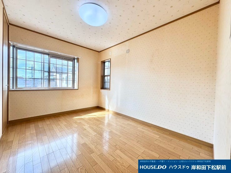 洋室にはスペースのあるクローゼットが設置です。衣装が多い方でもこのスペースがあれば収納場所に困ることはなさそうですね。