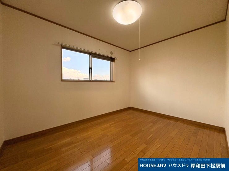 ナチュラルテイストな床材が明るく心地よい空間です。