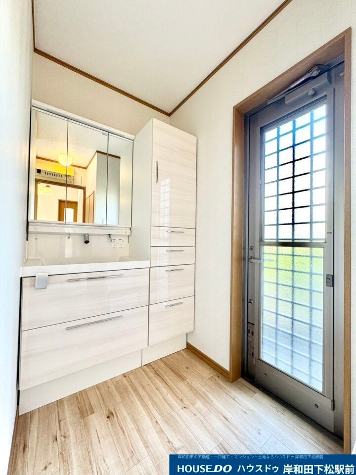 木のフローリングが暖かい朝を迎えてくれそう