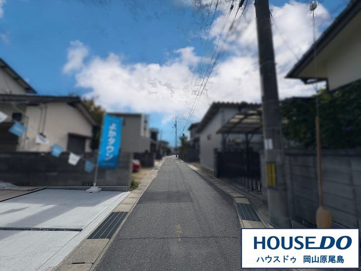 西側前面道路は約4mの幅員です。