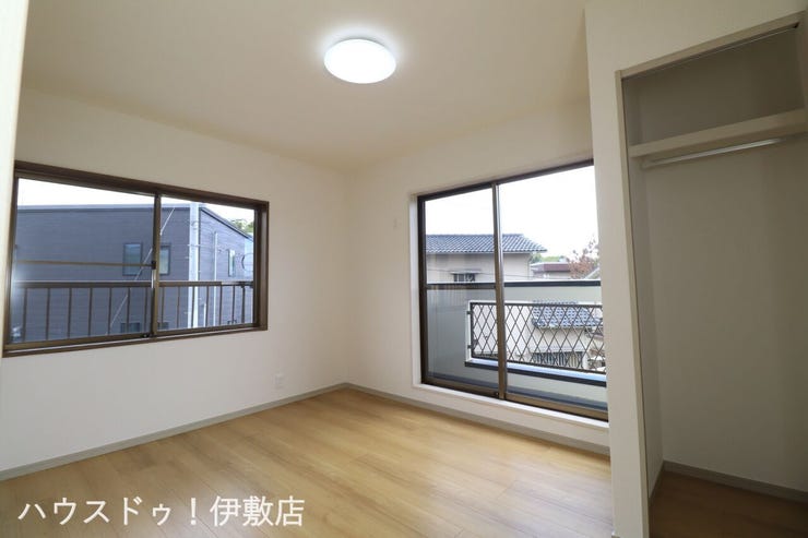 【2F洋室5.5帖】
「他社で住宅ローンに落ちてしまった」「車のローンが残っている」など、住宅ローンでお困りの方はぜひ一度弊社までご相談ください