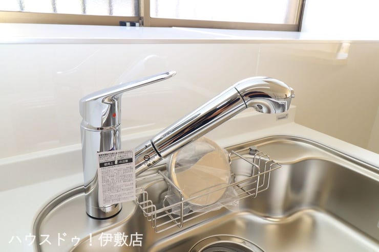 【浄水器一体型水栓】
安全で安心したお水がでてくるので、小さなお子様がいるご家庭にも安心でおいしい水がいただけます。