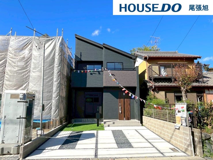 【外観】
【建物外観】閑静な住宅街に、今風素敵な新築戸建てが登場しました♪駐車スペースももちろん御座います!いつでもご内覧可能です。ご見学ご相談は弊社までお気軽にお問い合わせください。