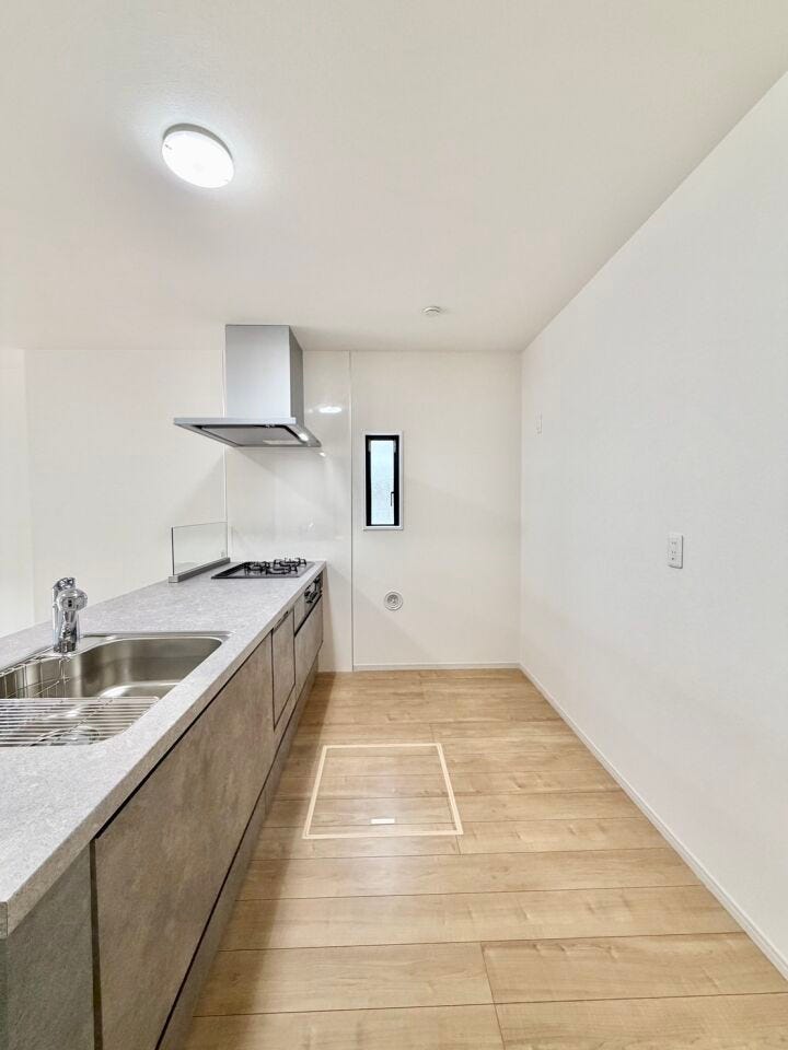 キッチンまわりも広さを意識して設計しましたので、動線が比較的スムーズです。