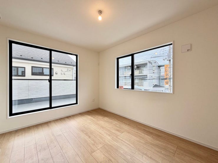 〈6.2帖〉バルコニーに面した明るい洋室が気分をリラックスさせます