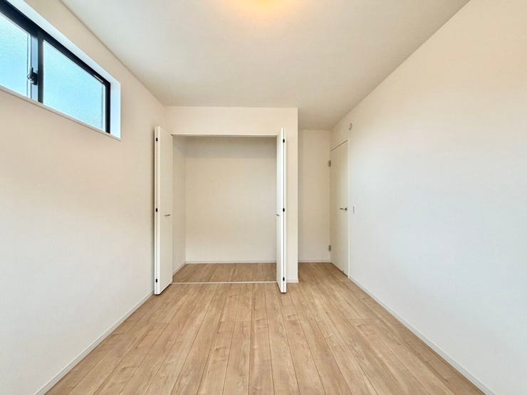 〈5.7帖〉大切な衣類を収納できる大型クローゼットが便利です