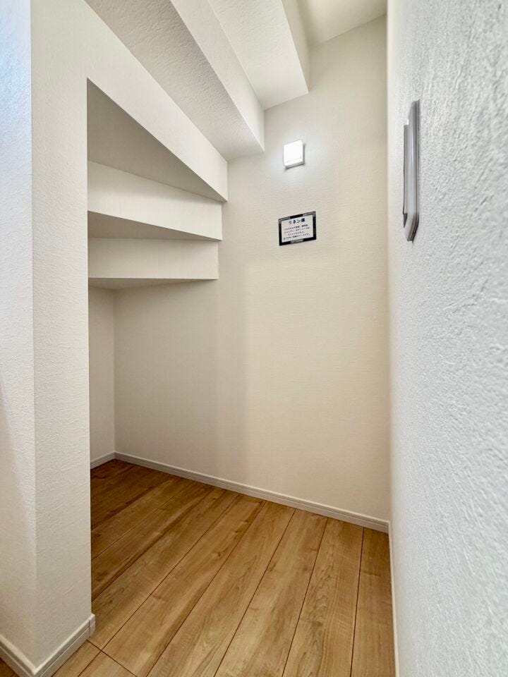 〈リネン庫〉階段下を有効活用♪豊富な収納で快適空間を保ちます♪