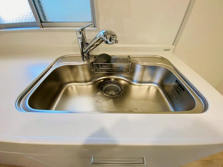 洗い物がしやすい大きなシンクです。汚れも落ちやすくお手入れもラクラクです。