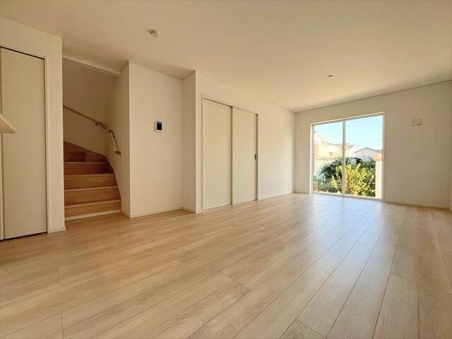 リビングイン階段を採用!家族が顔を合わす機会が増えるので、コミュニケーションが取りやすいですね♪(2025年11月14日 撮影)