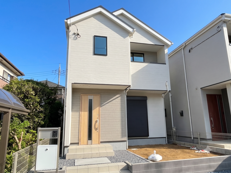【Exterior】 洗練されたデザインの外観は、どこから見ても美しい佇まいです。