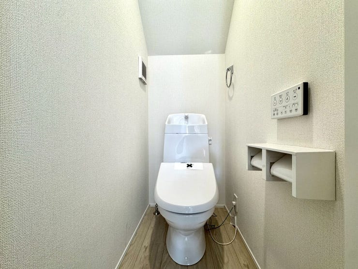 【Toilet】清潔感があり、落ち着いたデザインのトイレ。家族みんなが快適に使えます。