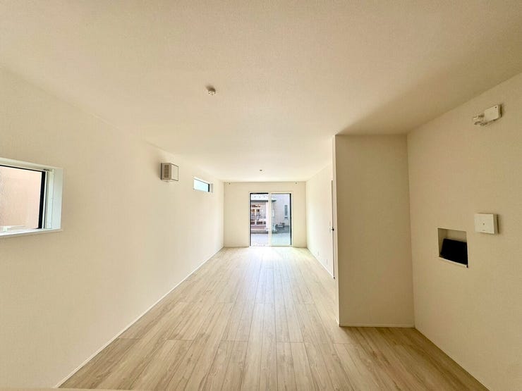 【Dining】食事を楽しむだけでなく、家族との会話が弾むダイニング。心地よい時間を演出します。