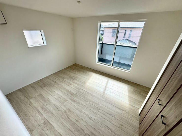 【Bedroom】洋室にクローゼットを完備。使い勝手がよく、毎日の片付けもラクになります。