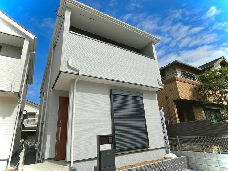 【Exterior】 洗練されたデザインの外観は、どこから見ても美しい佇まいです。