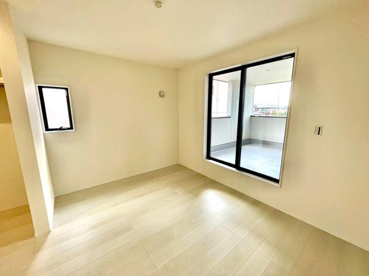 広々としたお部屋は家具の配置やインテリアデザインがしやすく、自分好みの居心地の良い空間を作れます♪