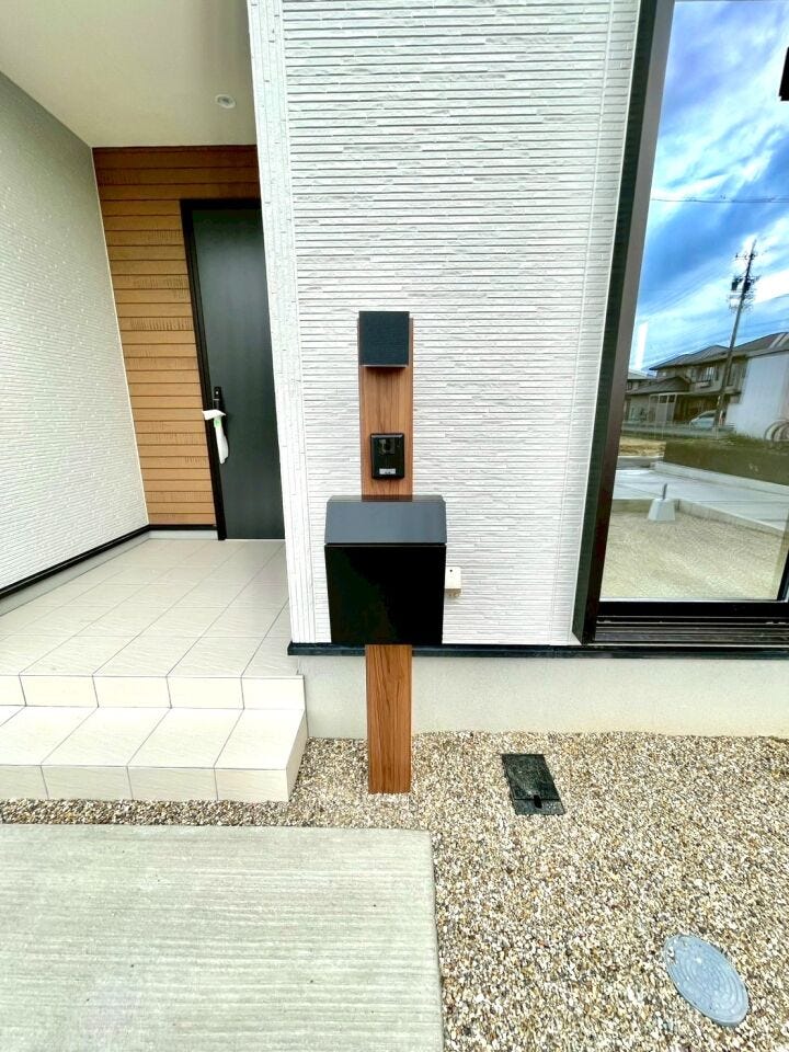 郵便物を安全に保管し、不正取得や紛失を防ぎます。鍵付きの郵便受けはさらに防犯性が向上します!