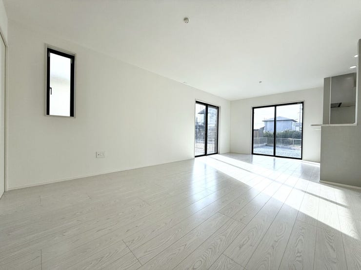 ■□■安らぎと笑顔の中心地■□■陽光が優しく降り注ぎ、会話が自然と弾む。ここでは、毎日が特別な時間へと変わります