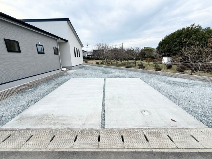 ■□■車と趣味の幅が広がる場所■□■単なる駐車スペースではない、洗車やタイヤ交換、DIYにも使える多目的な屋外スペースです