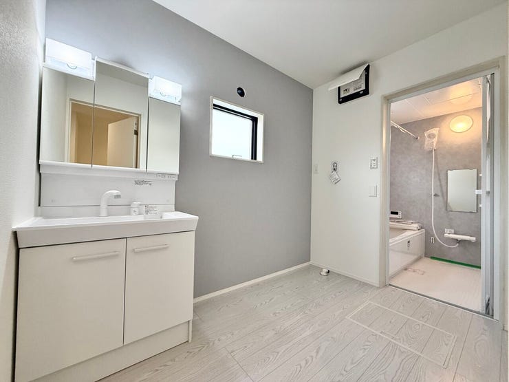 ■□■清々しいリフレッシュ空間■□■自分を磨き、気持ちを切り替える。心地よい光が差し込むプライベートスペース