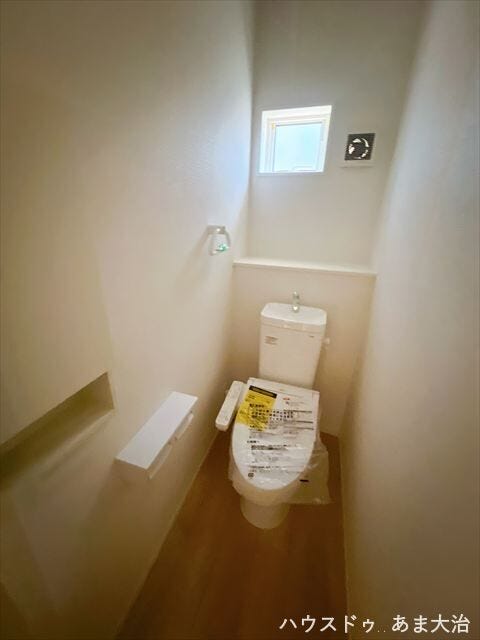 1.2階とも温水洗浄便座付きトイレです。