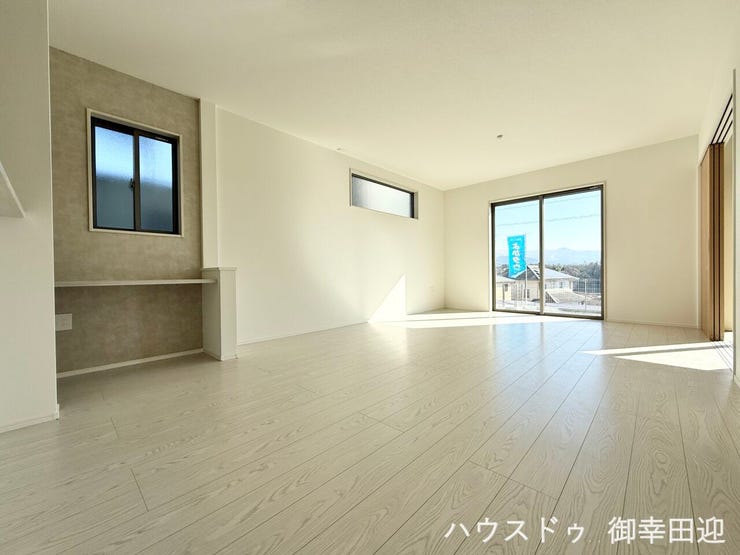 ■安らぎと笑顔の中心地■陽光が優しく降り注ぎ、会話が自然と弾む。ここでは、毎日が特別な時間へと変わります。