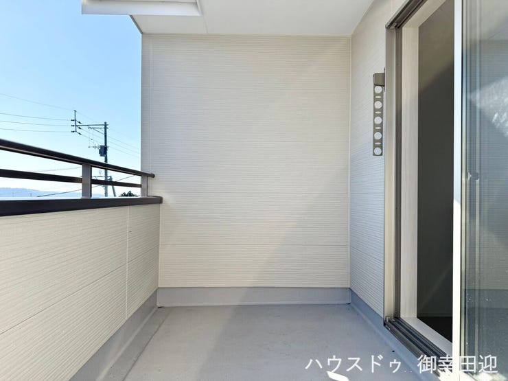 ■空の下の開放的な特等席■日光浴や読書、外の空気を感じながらリフレッシュ。暮らしを豊かにする、もう一つの心地よい空間です。